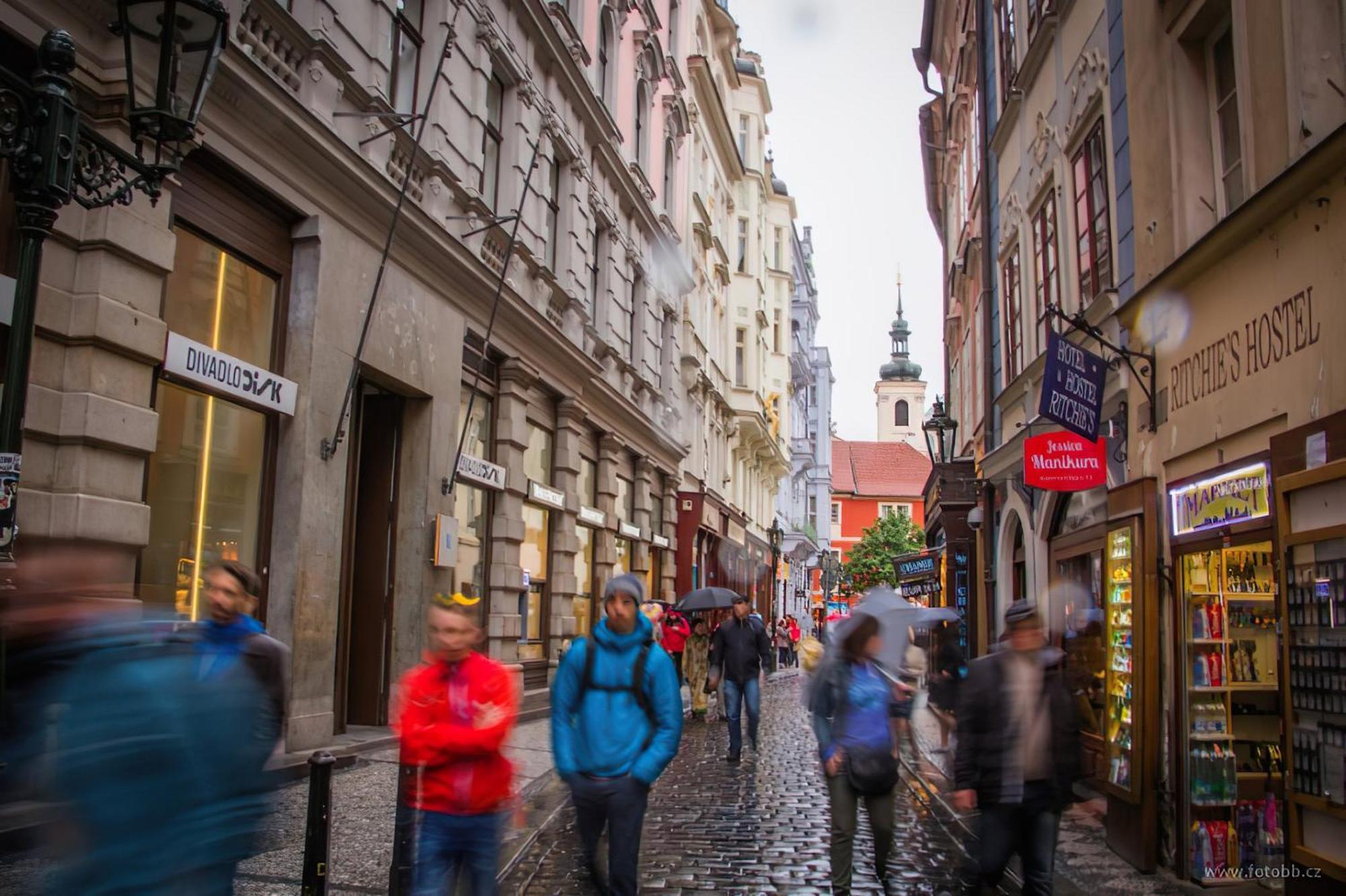 The Location In Prague, Charles Bridge & Old Town Square * Praga